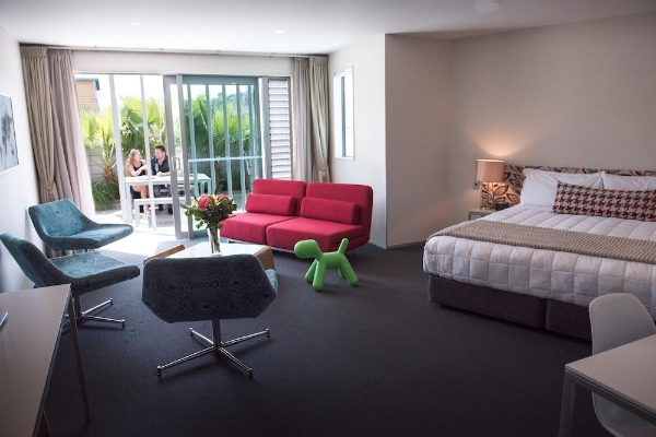 Navigate Seaside Hotel (Westshore)